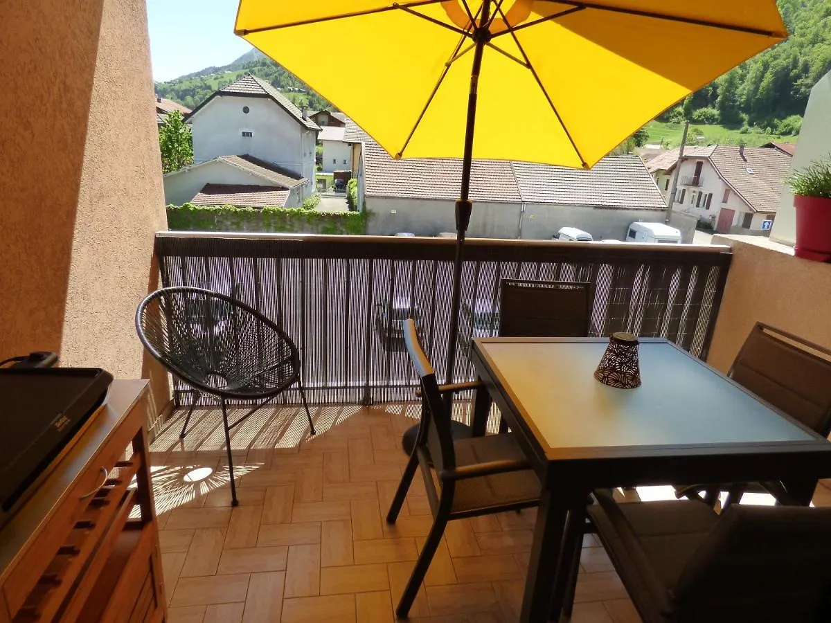 Agreable 2 Pieces Au Coeur De Thones Apartment