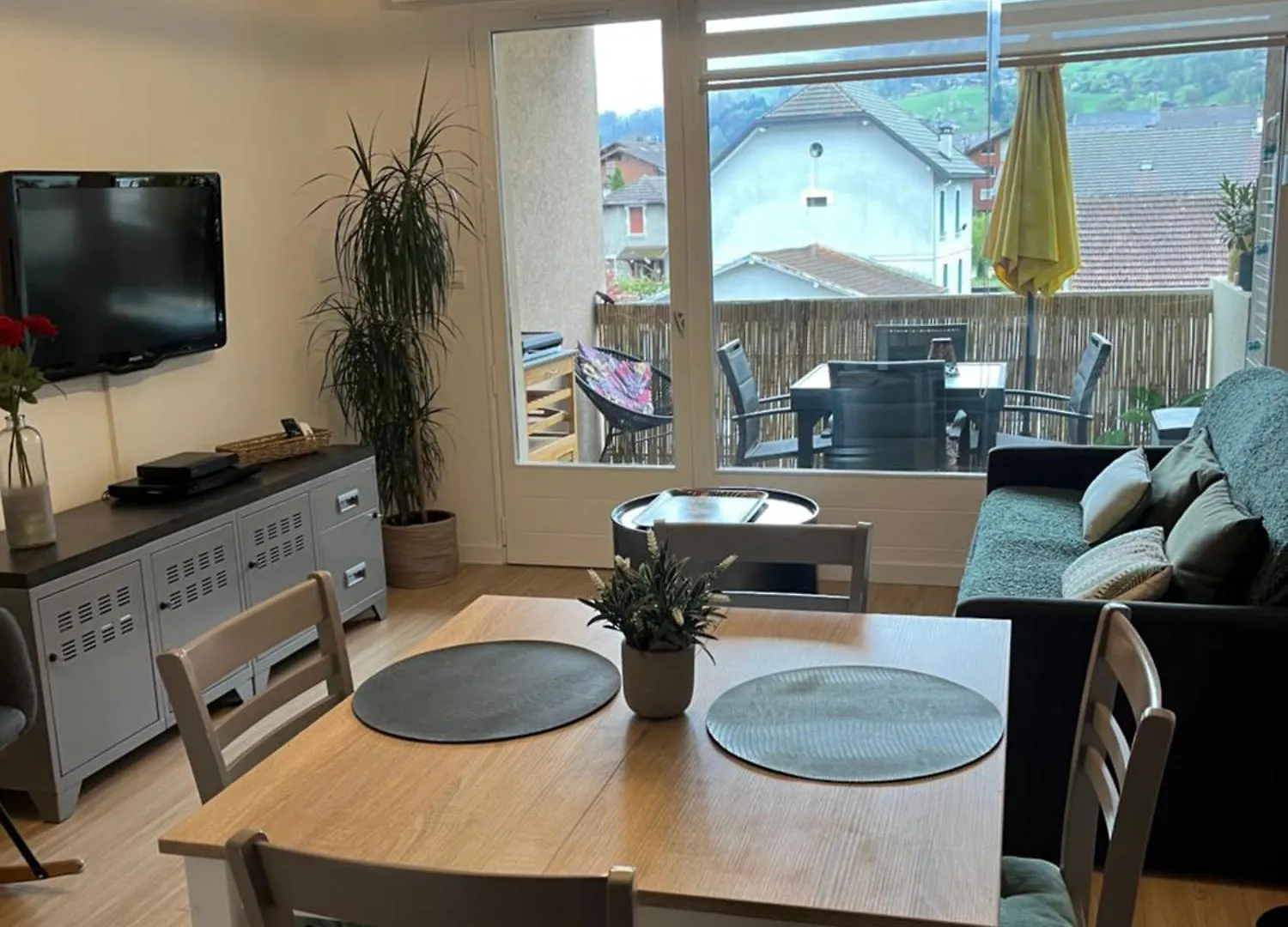 Agreable 2 Pieces Au Coeur De Thones Apartment France